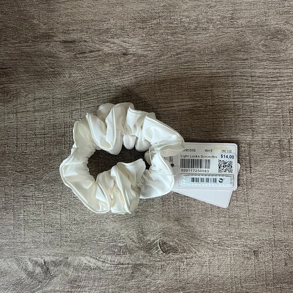 Lululemon Scrunchie NWT - Picture 1 of 3